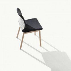 Uni 577M kárpitozott fa lábú polipropilén vázas szék