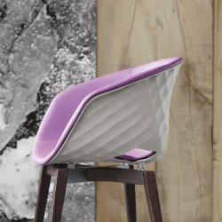 Uni-ka 599M kárpitozott fa lábú karfás szék