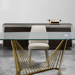 Dama 588 három ajtós tömör dió komód biztonsági üveggel 07 Tárolók 0 COMPAR