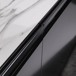 Dama 588 három ajtós tömör dió komód biztonsági üveggel