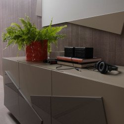 Smart 582 három ajtós Canaletto dió komód biztonsági üveggel