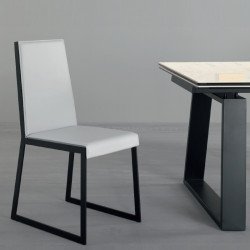 Metric 625 fém vázas szék mûbõr kárpittal