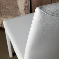 Rosa 524 fém vázas szék mûbõr kárpittal