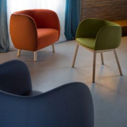 Mousse SP kárpitozott fa vázas karosszék