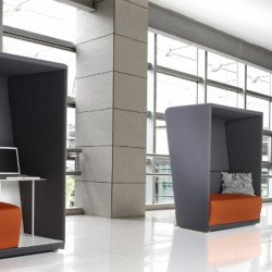 Circuit Private kétüléses kanapé magas háttámlával - privát panellel