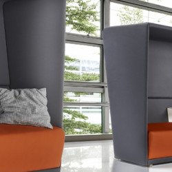 Circuit Private kétüléses kanapé magas háttámlával - privát panellel