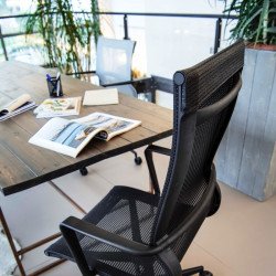 Liberty állítható magasságú fõnöki forgószék magas háttámlával - hálós - fix fekete kartámasszokkal - 5-ágú csillag alakú központi görgõs lábbal