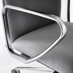 Velvet állítható magasságú kárpitozott irodai szék - fix fekete kartámasszokkal - 5-ágú csillag alakú központi görgõs lábbal