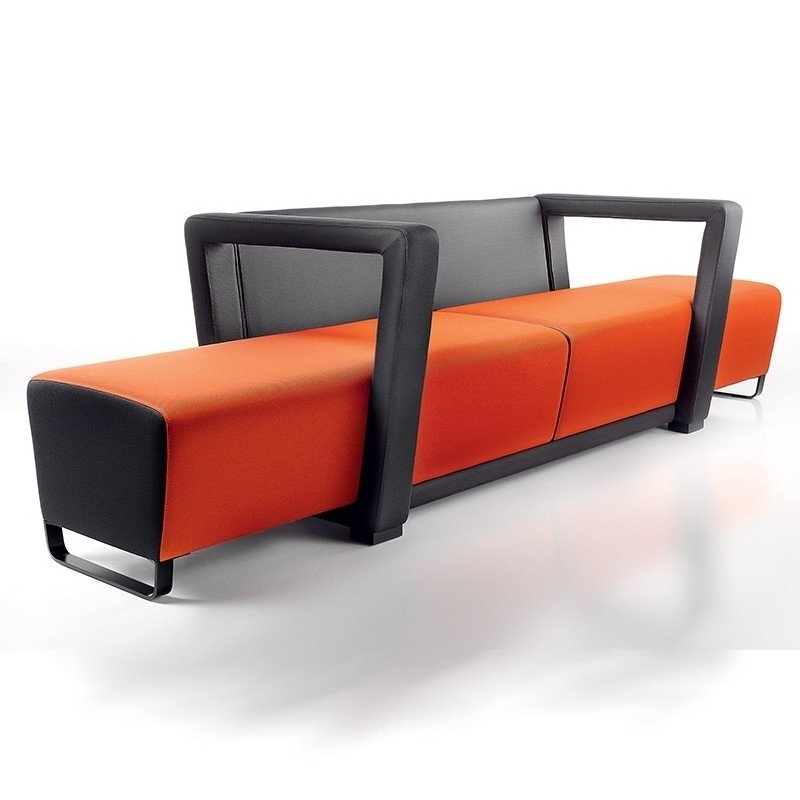 Circuit kárpitozott négyszemélyes kanapé - középen keretes kartámasszal