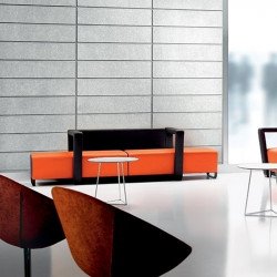 Circuit kárpitozott négyszemélyes kanapé - középen keretes kartámasszal