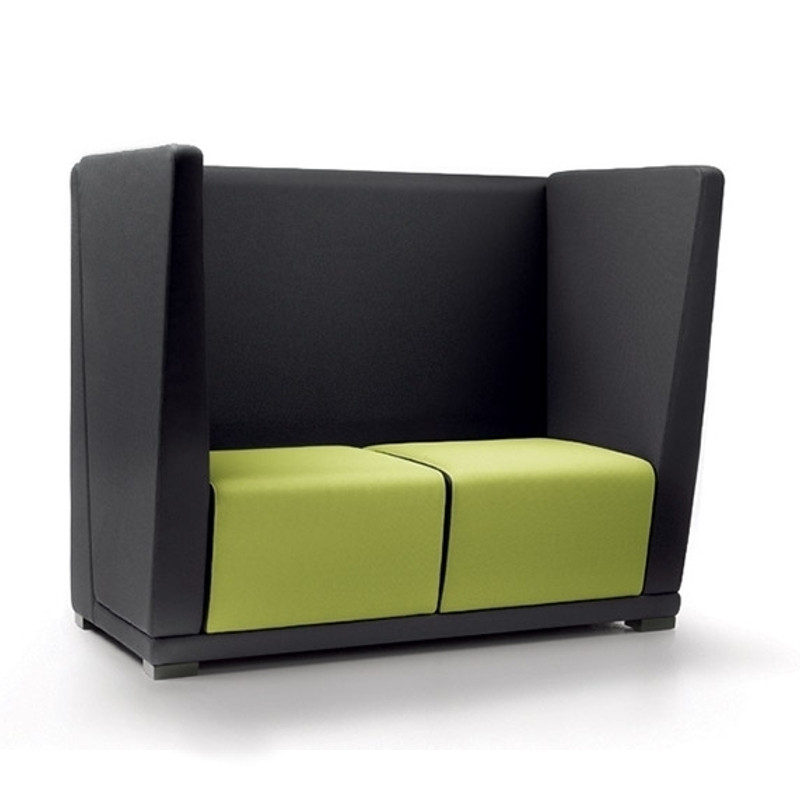 Circuit két kárpitozott fotel - kétszemélyes kanapé magas háttámlával és oldalfalakkal