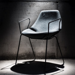 Eon kárpitozott szánkótalpas szék