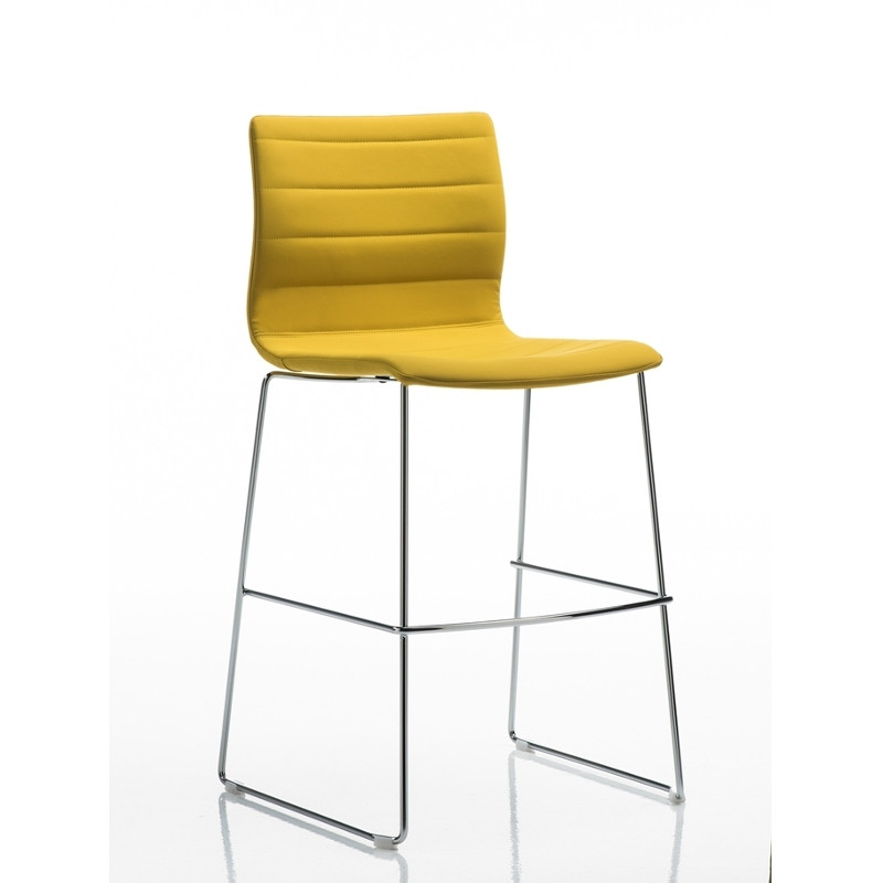 Miss kárpitozott szánkótalpas bárszék