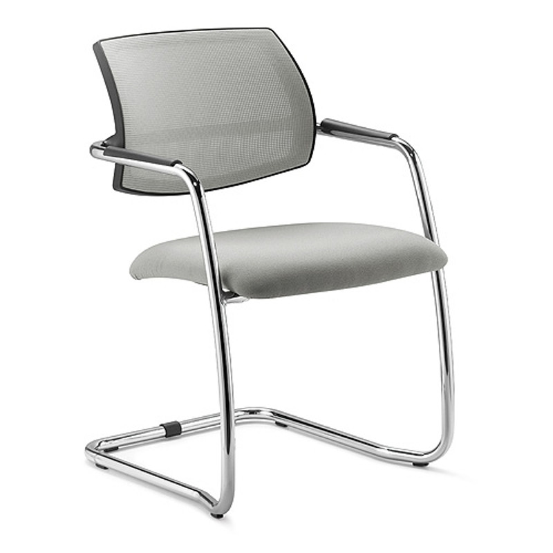 Social kárpitozott karosszék alacsony háttámlával - szánkótalpas lábbal