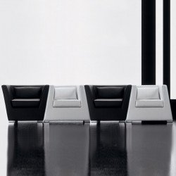 Double kárpitozott fotel nyitott karfákkal