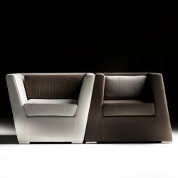 Double kárpitozott fotel nyitott karfákkal