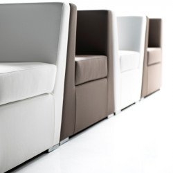 Double kárpitozott fotel zárt karfákkal