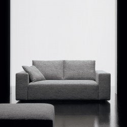 Square kétszemélyes kanapé - hátpárnákkal és karfákkal