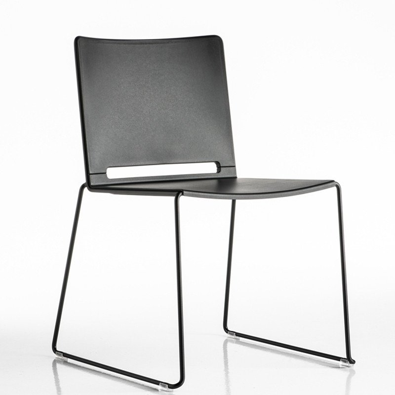 Slim polipropilén vázas szék fehér vagy fekete szánkótalpas lábbal