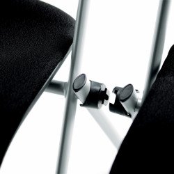 Zeta fekete polipropilén vázas karosszék kárpitozott üléssel