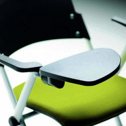 Zeta fekete polipropilén vázas karosszék kárpitozott üléssel és kis íróasztallal