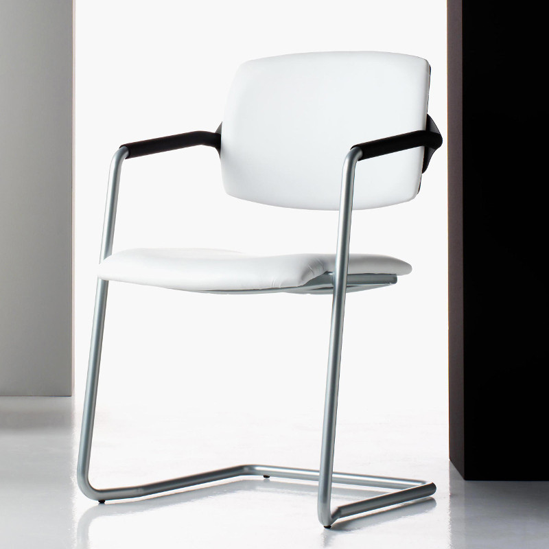 Ariel kárpitozott karosszék krómozott vázzal