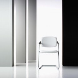 Ariel kárpitozott karosszék krómozott vázzal