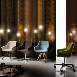 Dama kárpitozott irodai szék - négy fa lábbal