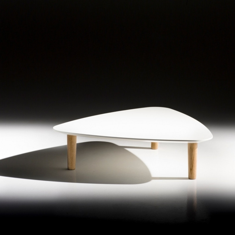 Bread fehér háromszög alakú dohányzóasztal - natúr tölgy lábbal