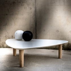 Bread fehér háromszög alakú dohányzóasztal - natúr tölgy lábbal