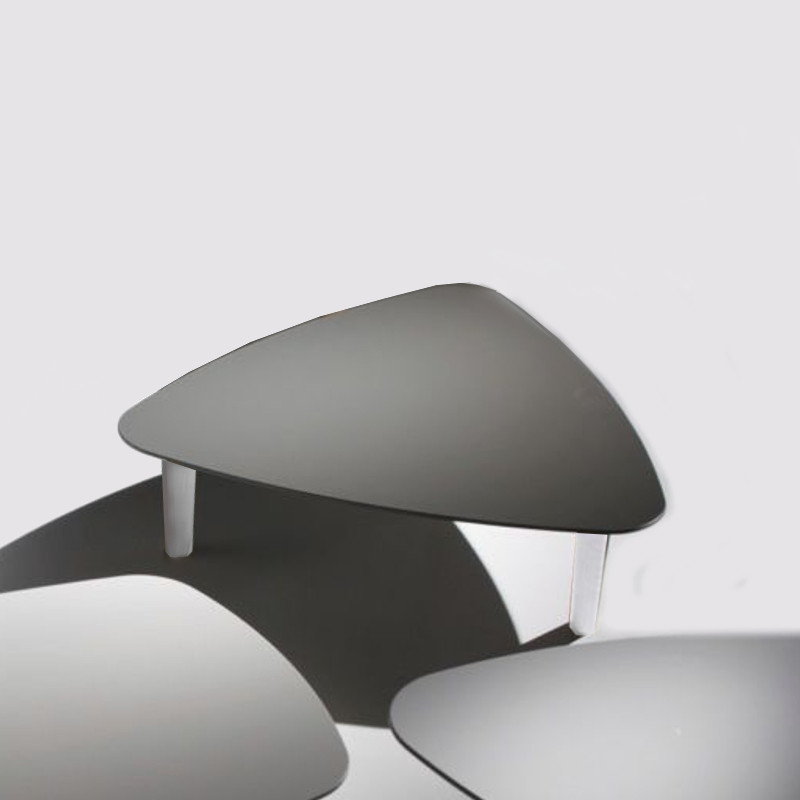 Bread sötétszürke háromszög alakú dohányzóasztal - fehér lakkozott tölgy lábbal