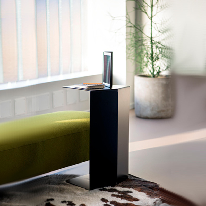 Clock sötétszürke fém vázas dohányzóasztal