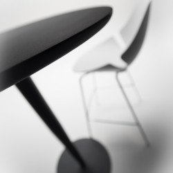 Margarita sötétszürke nagy kerek dohányzóasztal - bárasztal 80x80x110cm