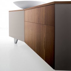 Vanity 581 két ajtós két fiókos Canaletto dió komód biztonsági üveggel