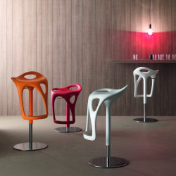 Form 489 állítható magasságú bárszék tűzálló poliuretánból