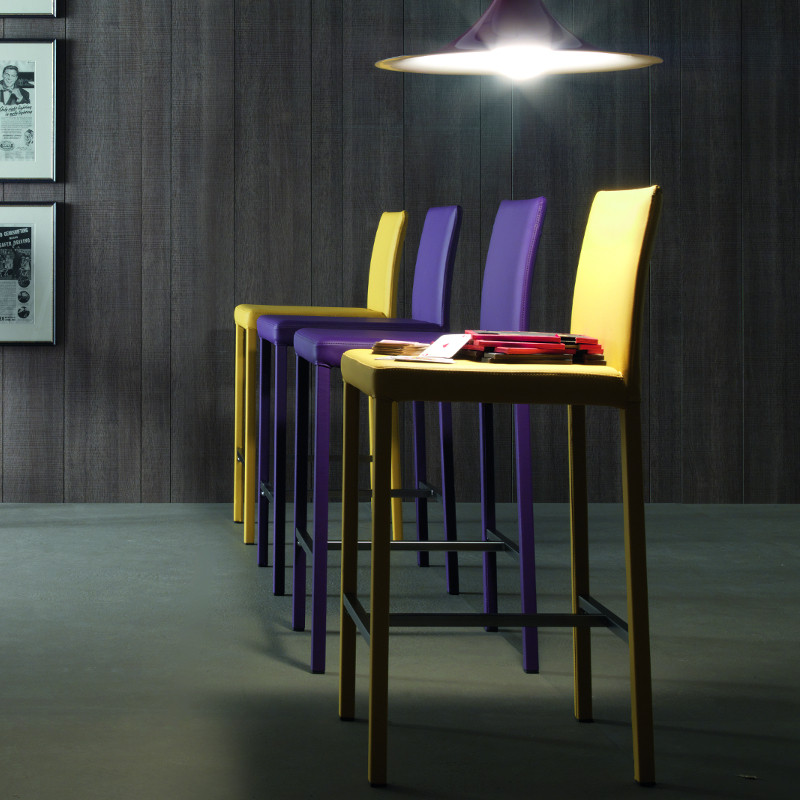 Romy 618 fém vázas bárszék újrahasznosított bőr kárpittal